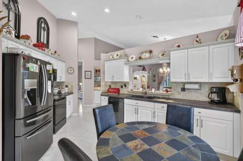 2260 Sapphire Circle, West Palm Beach FL - photo 15 of 89