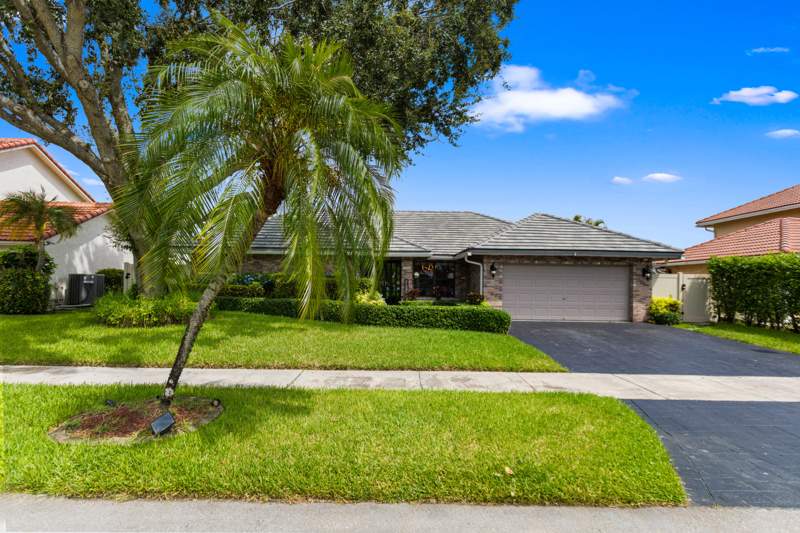 4 bedroom Single Family Residence at 14251 Appalachian Trail, Shenandoah Section Two, Davie — photo 3