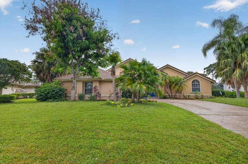 4 bedroom Single Family Residence at 1306 SW Cottonwood Cove, Country Club Estates Parcel 8 Phase 1, Port St. Lucie — photo 2