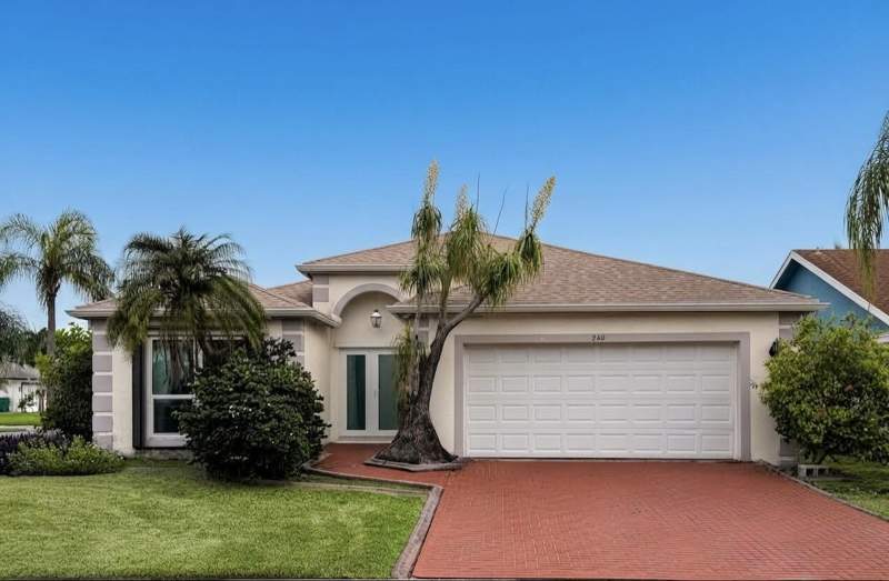 3 bedroom Single Family Residence at 240 SE 8th Street, Central Dania Heights, Dania Beach — photo 2