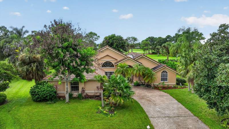 4 bedroom Single Family Residence at 1306 SW Cottonwood Cove, Country Club Estates Parcel 8 Phase 1, Port St. Lucie — photo 4