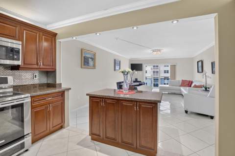 1701 S Ocean Drive #902, Hollywood FL - photo 15 of 51