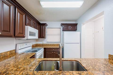 1524 Lake Crystal Drive #E, Royal Palm Beach FL - photo 16 of 24
