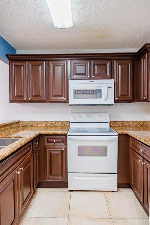1524 Lake Crystal Drive #E, Royal Palm Beach FL - photo 18 of 24