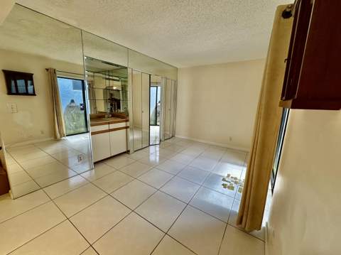 305 Lakeside Court, Sunrise FL - photo 12 of 30