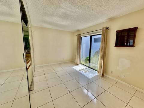 305 Lakeside Court, Sunrise FL - photo 13 of 30