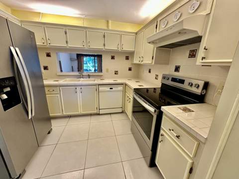 305 Lakeside Court, Sunrise FL - photo 24 of 30