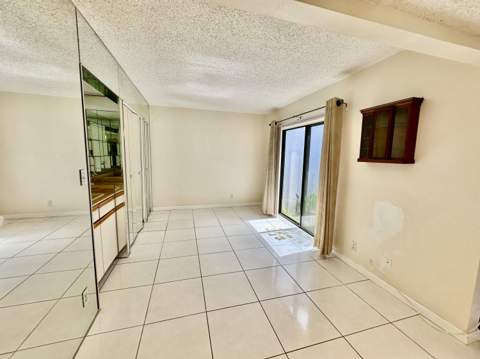305 Lakeside Court, Sunrise FL - photo 14 of 30