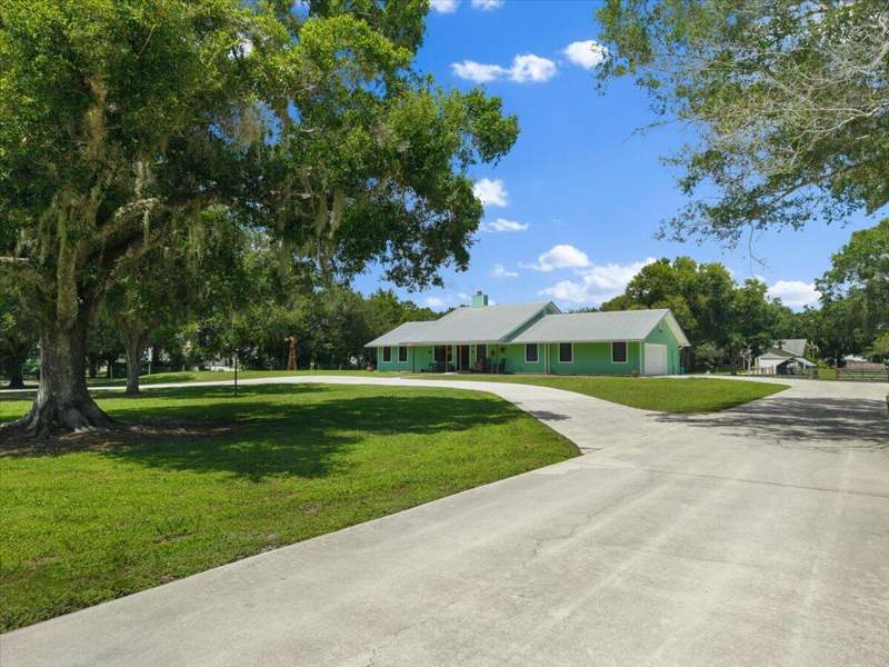 3 bedroom Single Family Residence at 10880 Heil Road, Fort Pierce Gardens, Fort Pierce — photo 4