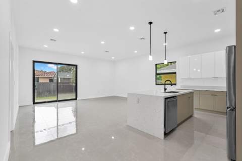 2540 NW 14th Court, Fort Lauderdale FL - photo 7 of 81