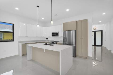 2540 NW 14th Court, Fort Lauderdale FL - photo 10 of 81