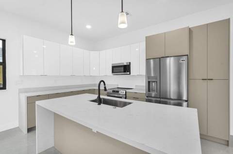 2540 NW 14th Court, Fort Lauderdale FL - photo 12 of 81