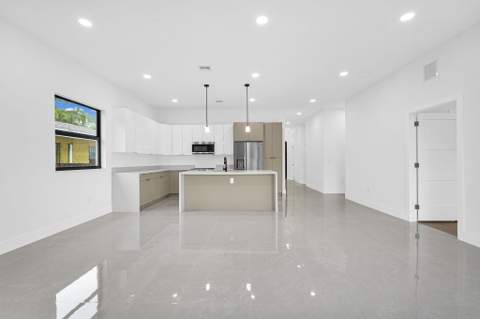 2540 NW 14th Court, Fort Lauderdale FL - photo 15 of 81
