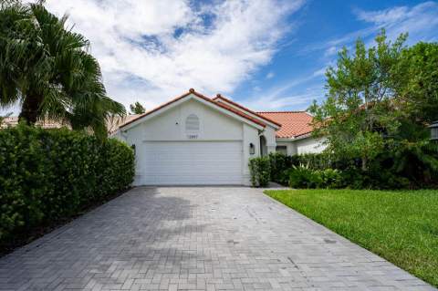 12657 White Coral Drive, Wellington FL - photo 6 of 37