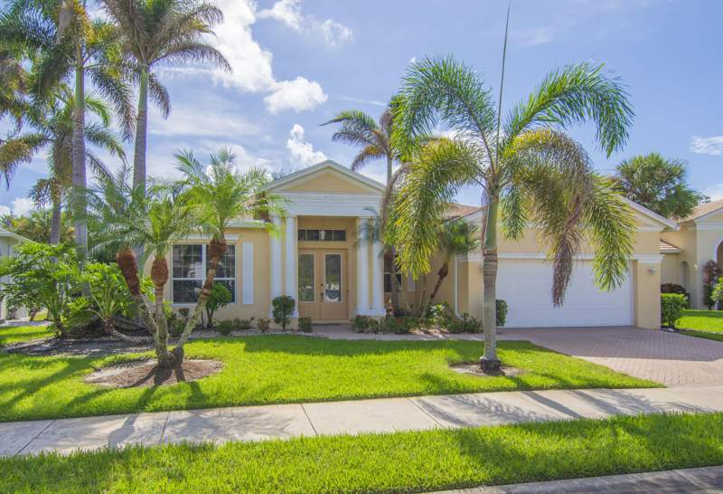 4 bedroom Single Family Residence at 521 SW Lake Manatee Way, Lakeforest At St Lucie West Phase 1, Port St. Lucie — photo 3