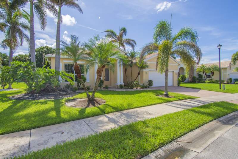 4 bedroom Single Family Residence at 521 SW Lake Manatee Way, Lakeforest At St Lucie West Phase 1, Port St. Lucie — photo 4