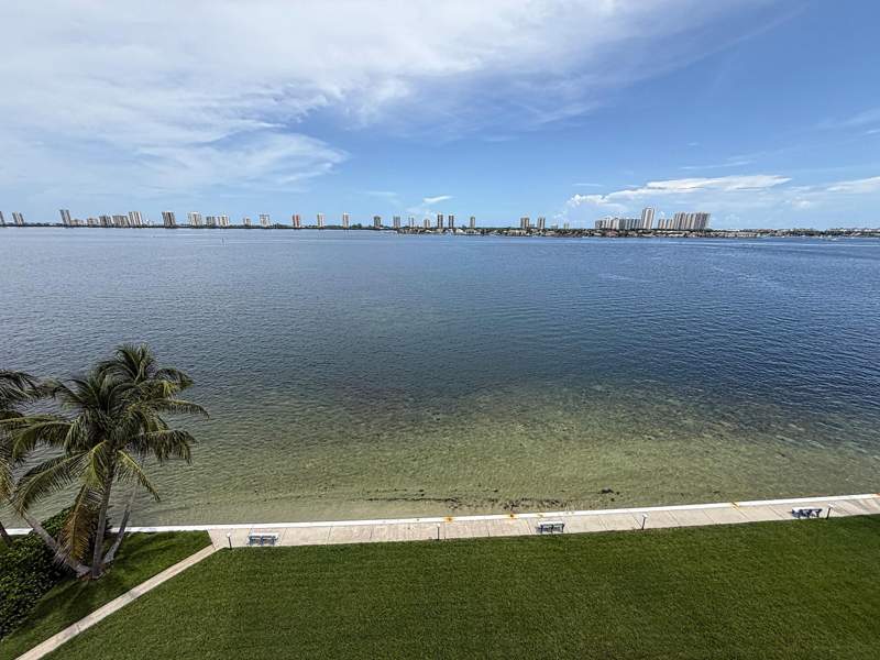 2 bedroom Condominium at 401 Lake Shore Drive #802, Lake Harbour Towers Condo, Lake Park — photo 5