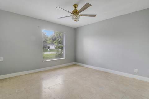 825 SE Cavern Avenue, Port St. Lucie FL - photo 14 of 48