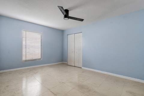 825 SE Cavern Avenue, Port St. Lucie FL - photo 15 of 48