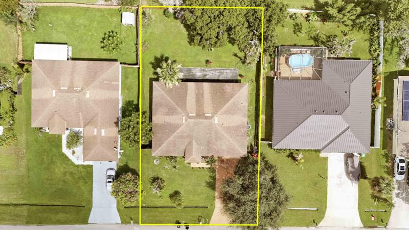 4 bedroom Single Family Residence at 825 SE Cavern Avenue, Port St Lucie Section 3, Port St. Lucie — photo 3