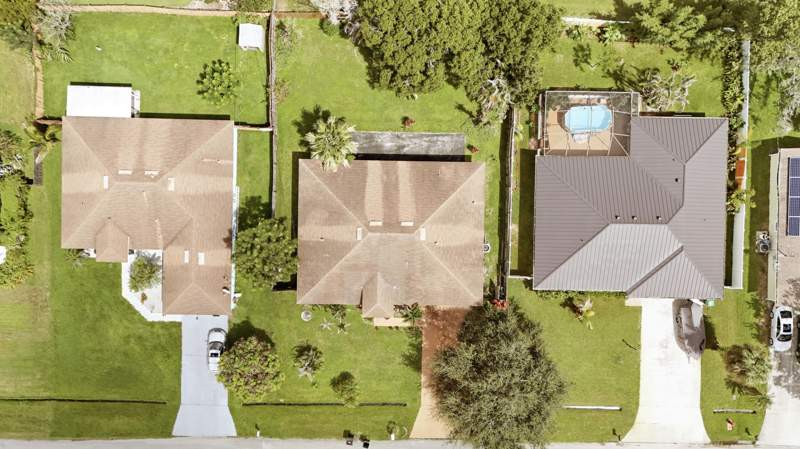 4 bedroom Single Family Residence at 825 SE Cavern Avenue, Port St Lucie Section 3, Port St. Lucie — photo 2