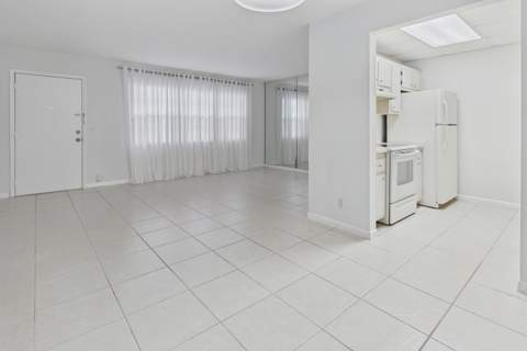 13155 SW 7th Court #103E, Pembroke Pines FL - photo 16 of 34