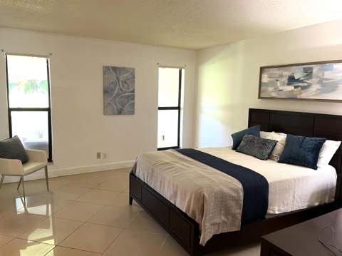 10335 Greenbriar Court, Boca Raton FL - photo 12 of 17