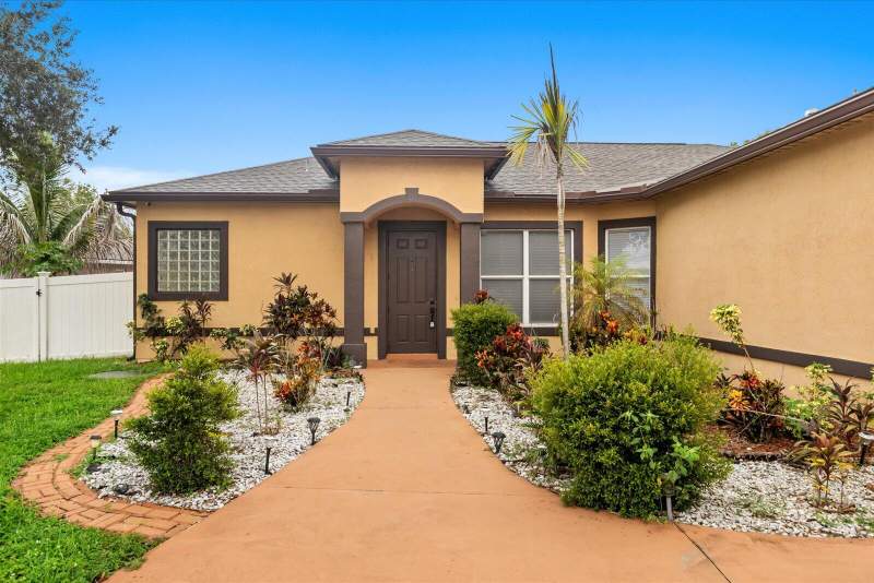 4 bedroom Single Family Residence at 2901 SW Pierson Road, Port St Lucie Section 41, Port St. Lucie — photo 2