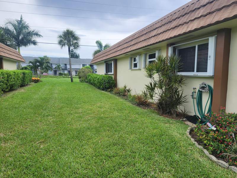 2 bedroom Villa at 5730 E Fernley Drive #55, Cresthaven Condo Townhomes Sec 3, West Palm Beach — photo 4