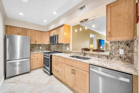 615 NE 12th Avenue #301, Fort Lauderdale FL - photo 9 of 40