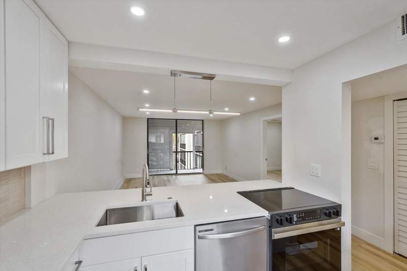 1 bedroom Condominium at 5220 Las Verdes Circle, PALMETTO CONDO, Delray Beach — photo 3