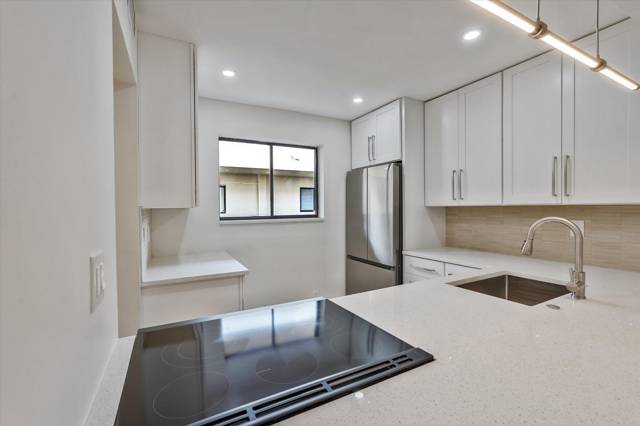 5220 Las Verdes Circle