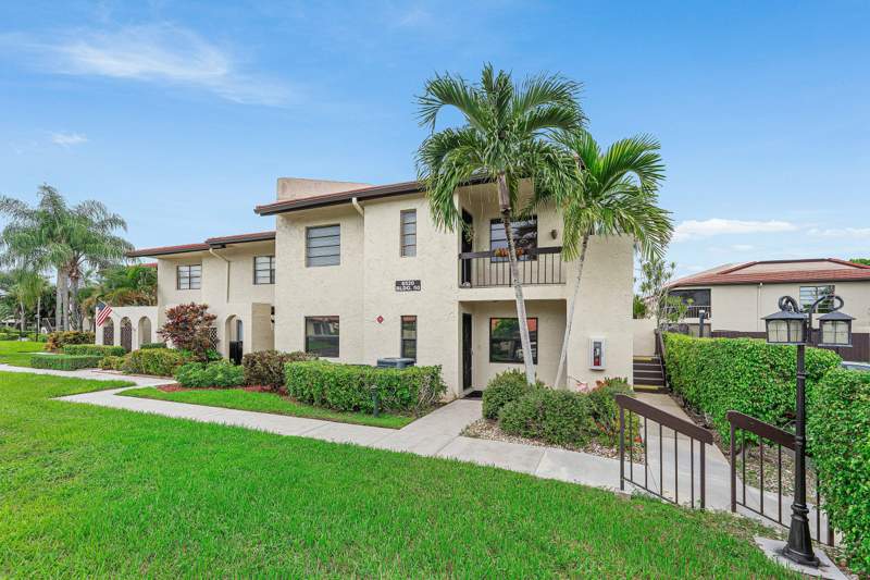 2 bedroom Condominium at 8520 CASA DEL LAGO #E, FAIRWAYS OF BOCA LAGO CONDO, Boca Raton — photo 4