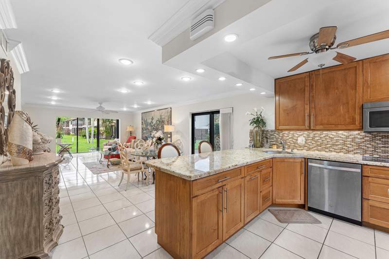2 bedroom Condominium at 8520 Casa Del Lago #E, Fairways Of Boca Lago Condo, Boca Raton — photo 5