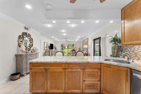 8520 Casa Del Lago #E, Boca Raton FL - photo 9 of 36