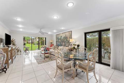 8520 Casa Del Lago #E, Boca Raton FL - photo 10 of 36