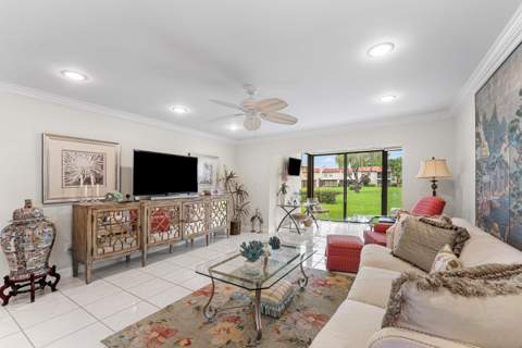 8520 Casa Del Lago #E, Boca Raton FL - photo 13 of 36