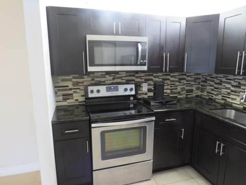 335 Pine Ridge Circle #D-1, Greenacres FL - photo 7 of 30