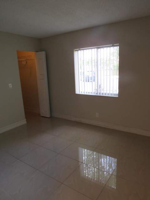 335 Pine Ridge Circle #D-1, Greenacres FL - photo 12 of 30