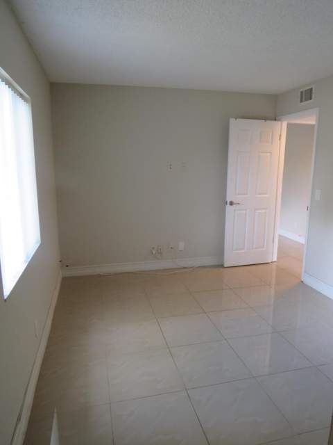 335 Pine Ridge Circle #D-1, Greenacres FL - photo 13 of 30