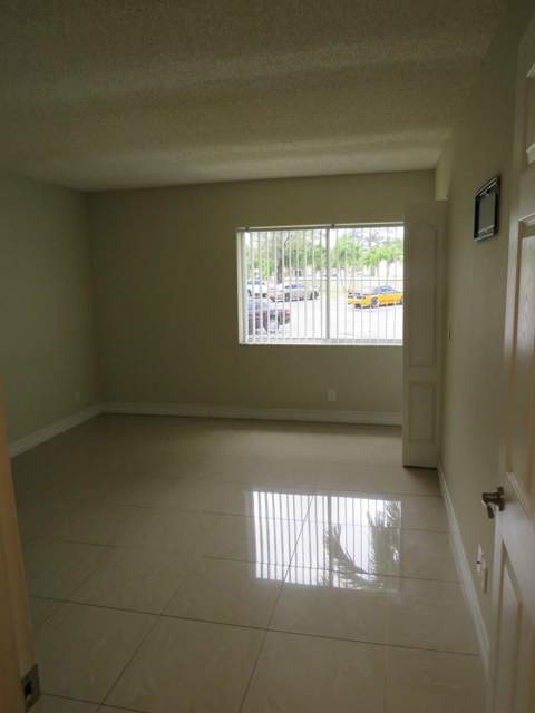 335 Pine Ridge Circle #D-1, Greenacres FL - photo 15 of 30
