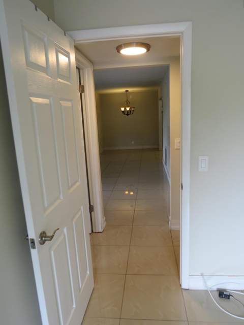 335 Pine Ridge Circle #D-1, Greenacres FL - photo 19 of 30