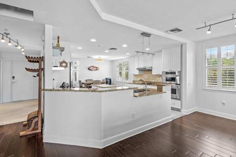 305 E Ocean Avenue #Th-7, Lantana FL - photo 8 of 23