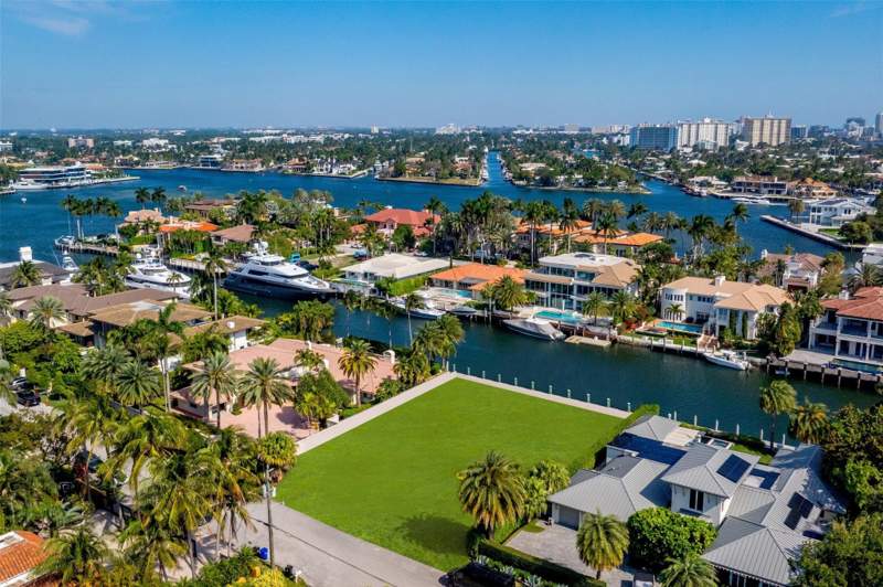 6 bedroom Single Family Residence at 2455 DEL LAGO Drive, DEL LAGO ISLE, Fort Lauderdale — photo 5