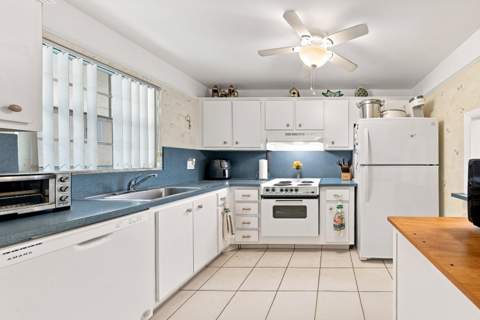 610 TENNIS CLUB Drive #305, Fort Lauderdale FL - photo 10 of 40