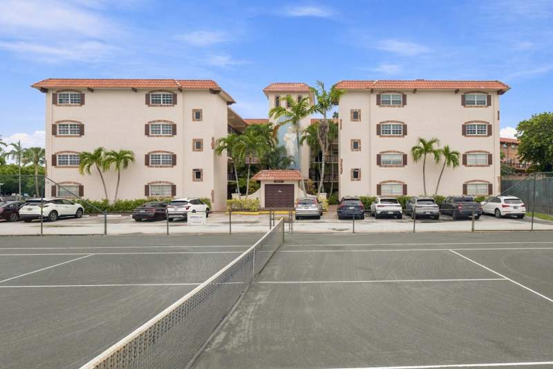 2 bedroom Condominium at 610 TENNIS CLUB Drive #305, TENNIS CLUB WINGFIELD CONDO, Fort Lauderdale — photo 2