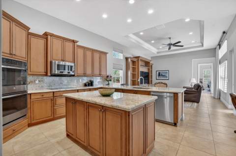 12133 Glacier Bay Drive, Boynton Beach FL - photo 6 of 37