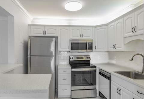 190 Saxony D, Delray Beach FL - photo 6 of 43