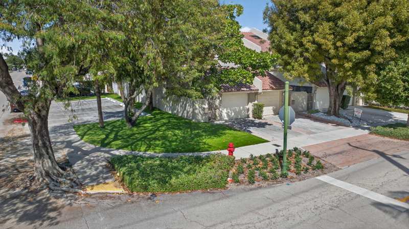 5 bedroom Single Family Residence at 210 Washingtonia Avenue, Lauderdale By The Sea, Lauderdale-By-The-Sea — photo 1