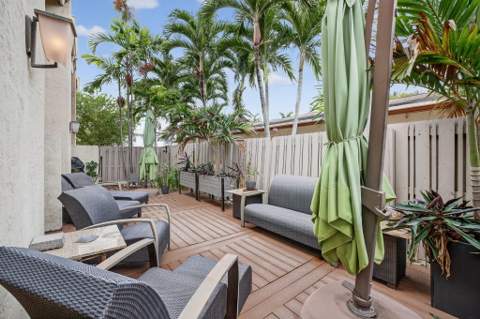 210 Washingtonia Avenue, Lauderdale-By-The-Sea FL - photo 7 of 64